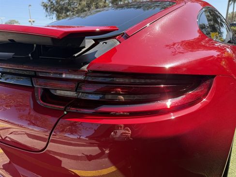 Used 2018 Porsche Panamera 4 image 12