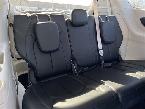 Used 2017 Chrysler Pacifica Touring-L Plus image 27