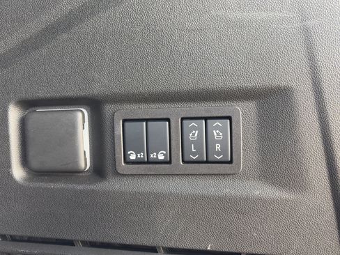 Certified 2025 GMC Yukon Denali AWD/4WD image 32