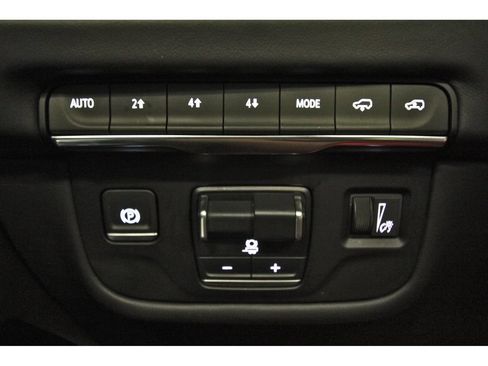 Used 2025 Cadillac Escalade Sport Platinum AWD/4WD image 19