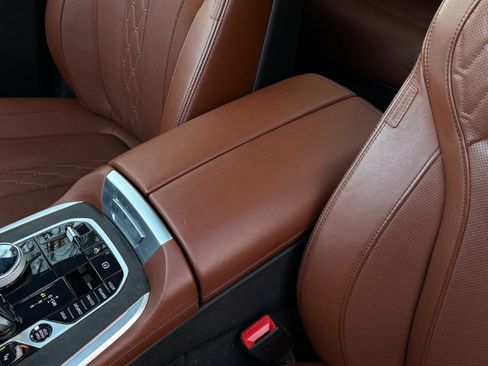 Used 2022 BMW X7 M50i image 26