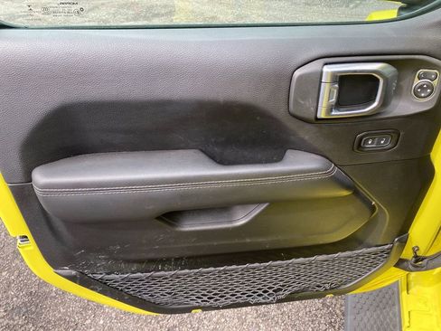 Used 2023 Jeep Wrangler Sahara image 11