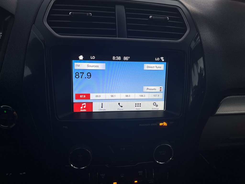 Used 2018 Ford Explorer XLT w/ Equipment Group 202A AWD/4WD image 36