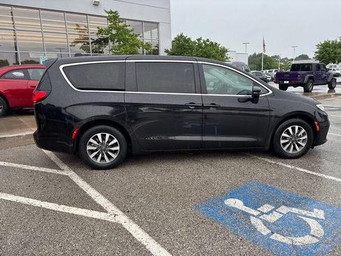 Used 2023 Chrysler Pacifica Touring-L FWD image 29