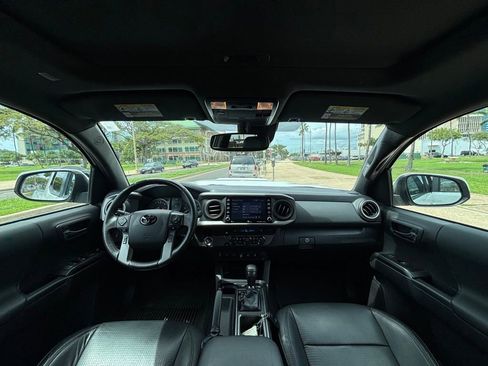 Used 2022 Toyota Tacoma TRD Sport image 11