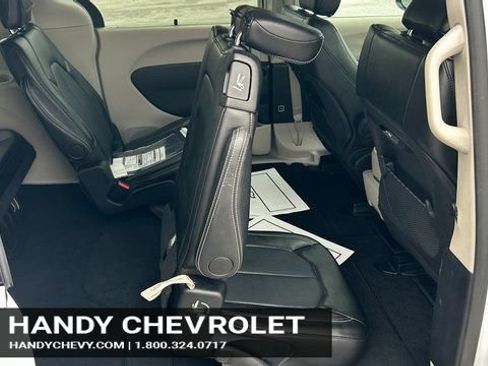 Used 2024 Chrysler Pacifica Touring-L FWD image 59
