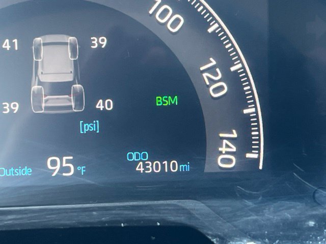 Used 2025 Toyota RAV4 XLE AWD/4WD image 9