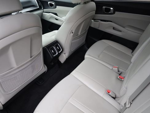 Used 2024 Kia Sorento S w/ Panoramic Sunroof Package FWD image 26