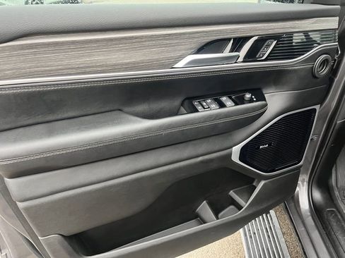 Used 2024 Jeep Wagoneer Series III w/ Premium Group I image 10