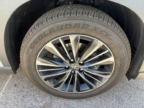 Used 2026 Toyota Grand Highlander AWD Hybrid image 11