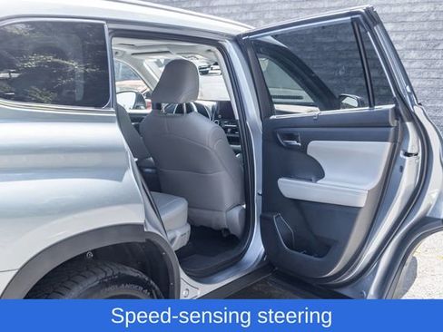 Used 2023 Toyota Highlander XLE AWD/4WD image 21