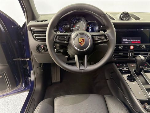 Certified 2026 Porsche Macan AWD/4WD image 18