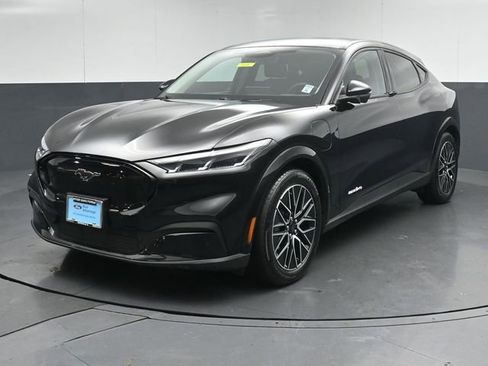 Certified 2025 Ford Mustang Mach-E Premium AWD/4WD image 3