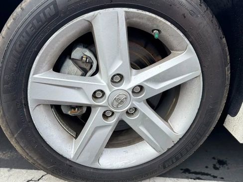 Used 2014 Toyota Camry SE image 23