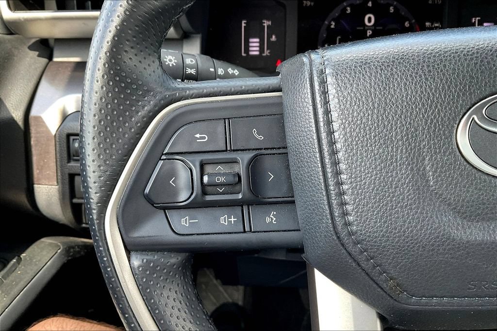 Used 2025 Toyota 4Runner SR5 AWD/4WD image 9