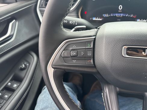 New 2025 Jeep Grand Cherokee Laredo X w/ Luxury Tech Group I image 25