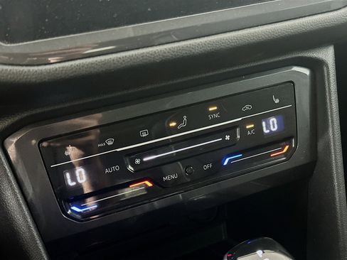 Used 2022 Volkswagen Tiguan SE w/ Panoramic Sunroof Package image 23