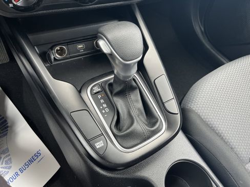 Used 2025 Kia Soul LX w/ LX Technology Package FWD image 18