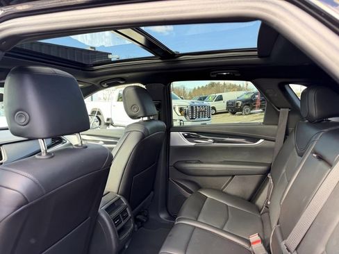 Used 2025 Cadillac XT5 Premium Luxury image 9