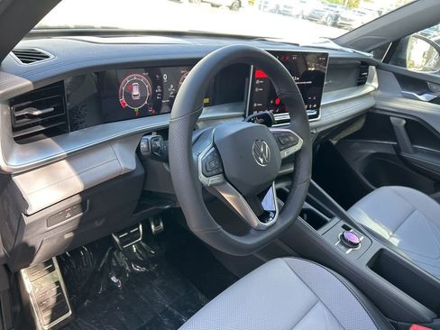 New 2026 Volkswagen Tiguan SE R-Line FWD image 17