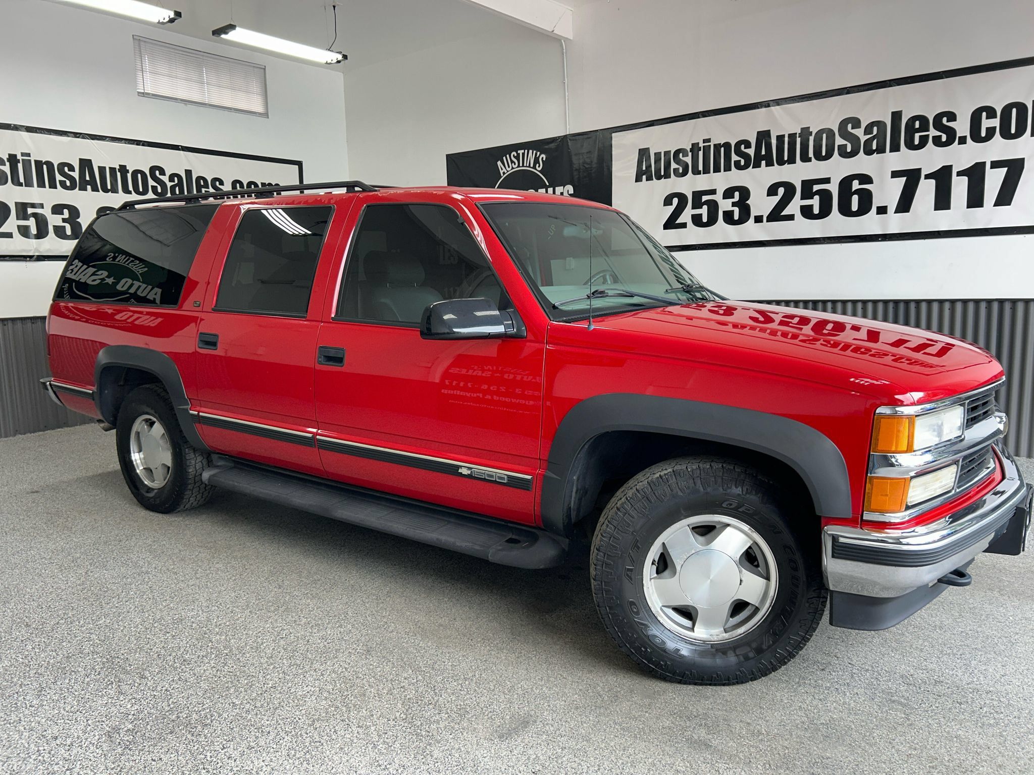 Used 1999 Chevrolet Suburban 4WD w/ Preferred Equipment Group 3 image 1