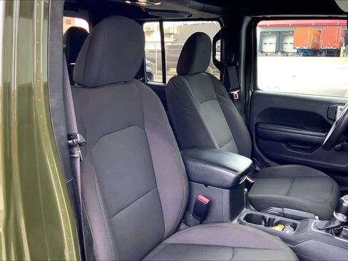 Used 2022 Jeep Gladiator Sport AWD/4WD image 12