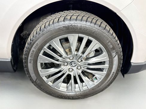 Used 2021 Toyota Venza XLE w/ Softex Package AWD/4WD image 32