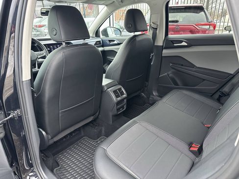 Used 2022 Volkswagen Taos SE AWD/4WD image 32
