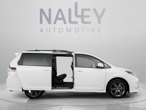 Used 2016 Toyota Sienna XLE FWD image 9