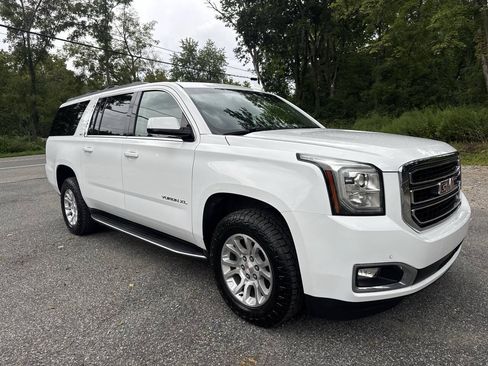 Used 2017 GMC Yukon XL SLT AWD/4WD image 8