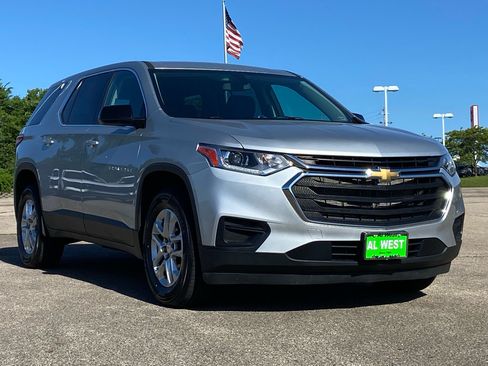 Used 2020 Chevrolet Traverse LS FWD image 2