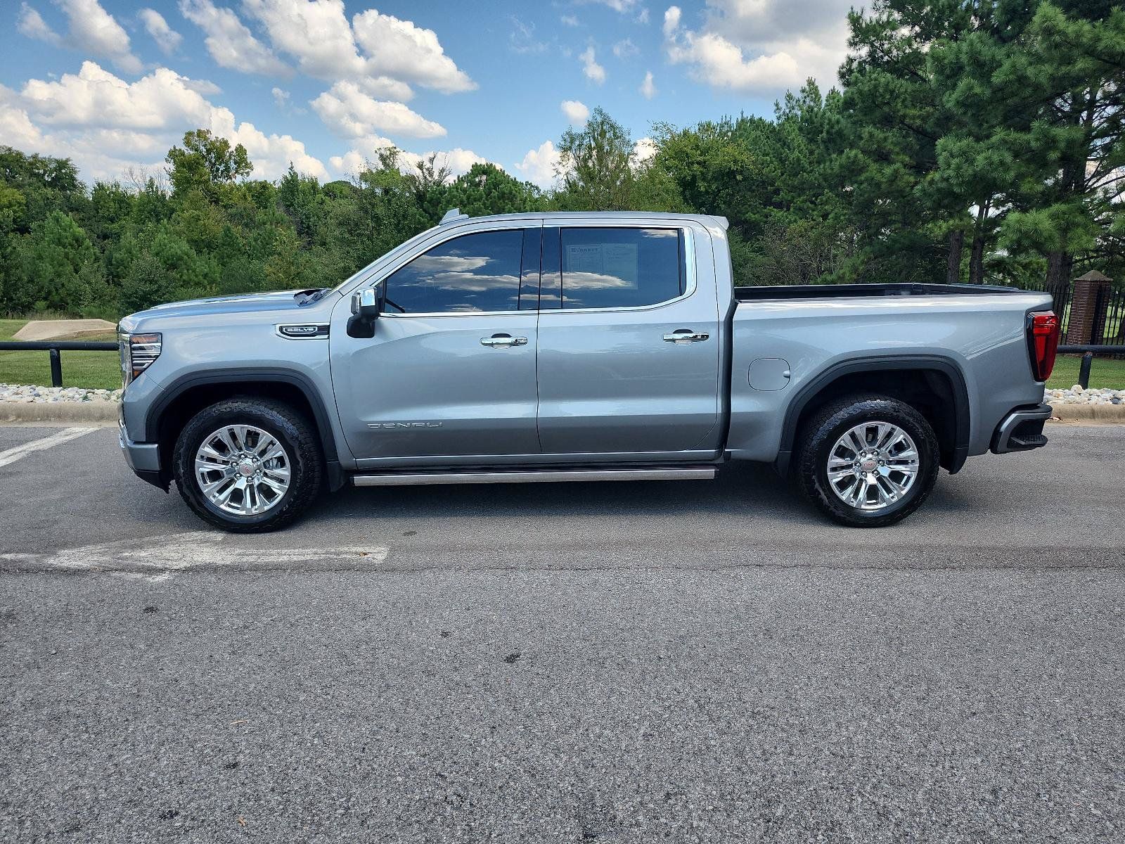 Used 2024 GMC Sierra 1500 Denali AWD/4WD image 2