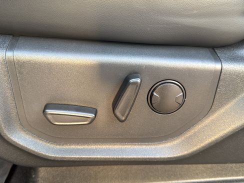 Used 2024 Ford Expedition XLT RWD image 10