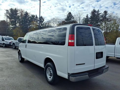 Used 2017 Chevrolet Express 3500 LT w/ LT Preferred Equipment Group image 7