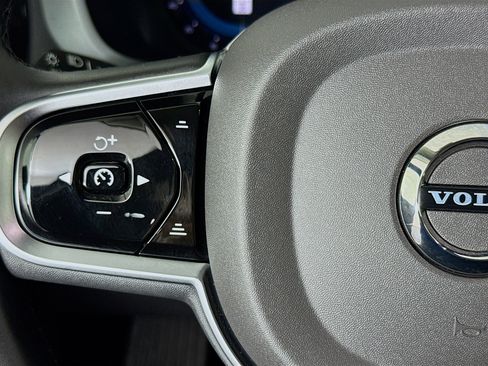 Used 2025 Volvo XC60 B5 Plus image 13