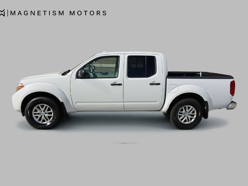 Used 2017 Nissan Frontier SV image 2