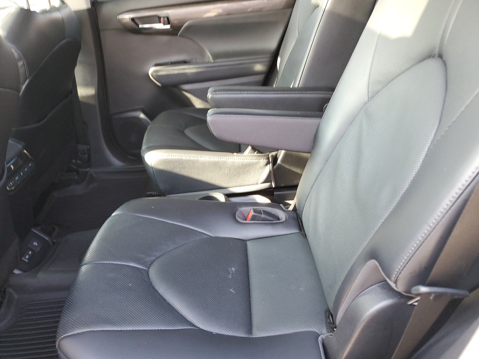 Used 2022 Toyota Highlander Limited AWD/4WD image 13
