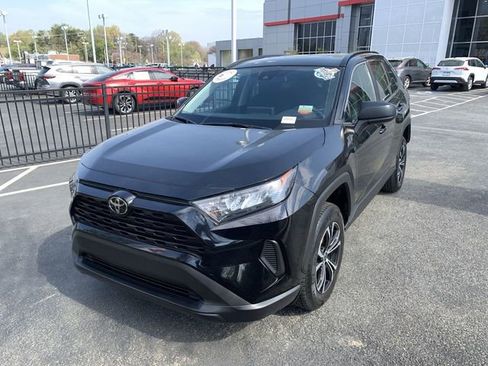 Certified 2019 Toyota RAV4 LE image 1