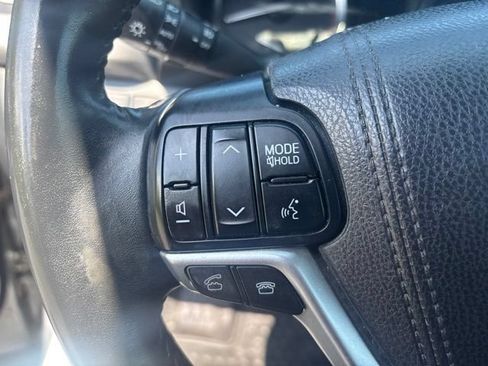 Used 2016 Toyota Highlander XLE AWD/4WD image 32