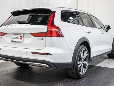 Used 2025 Volvo V60 B5 Cross Country Plus AWD/4WD image 4