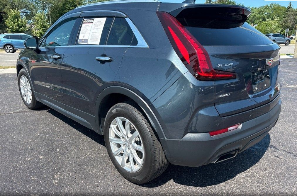 Used 2019 Cadillac XT4 Luxury w/ Cold Weather Package AWD/4WD image 9