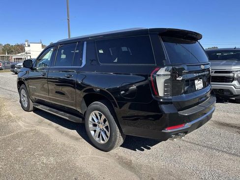 New 2026 Chevrolet Suburban Premier image 4