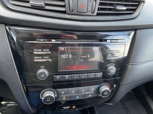 Used 2017 Nissan Rogue S w/ Appearance Package image 15