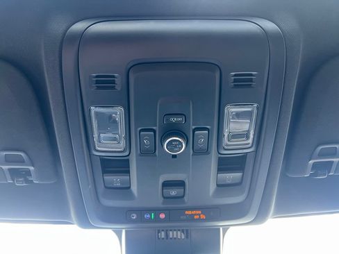 Used 2025 Chevrolet Suburban LT w/ Comfort Package AWD/4WD image 27