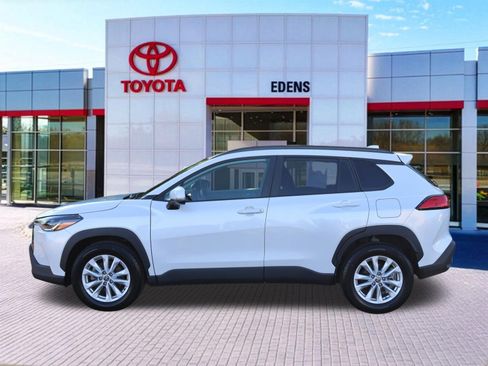 Used 2023 Toyota Corolla Cross LE AWD/4WD image 8