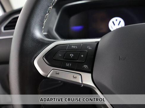 Used 2023 Volkswagen Tiguan SE FWD image 3
