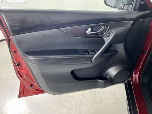 Used 2020 Nissan Rogue SV FWD image 21