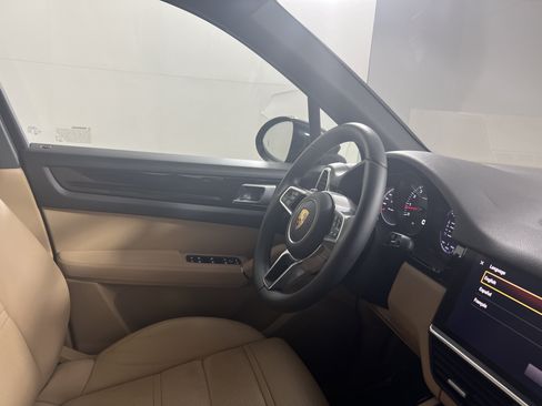 Certified 2023 Porsche Cayenne AWD/4WD image 12