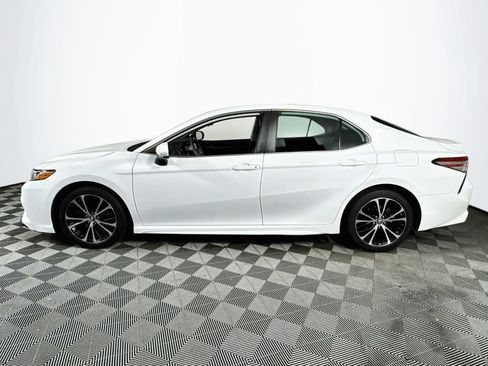 Used 2019 Toyota Camry SE FWD image 4