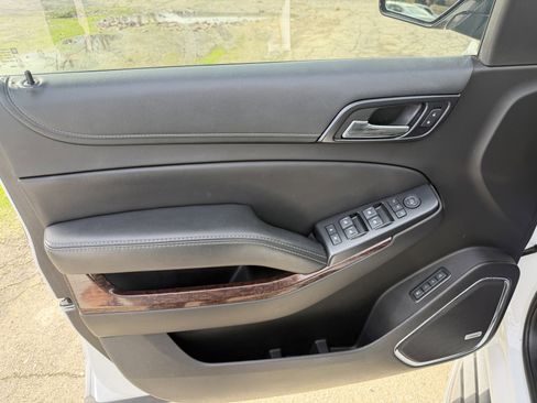 Used 2017 GMC Yukon SLT w/ Premium Edition image 18